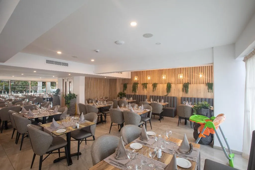 Restaurant, Bohemian Gardens Hotel, Cyprus