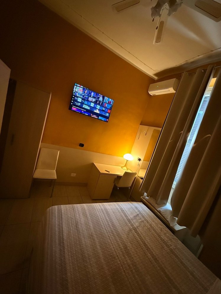 Guest House Hola Roma, Naples