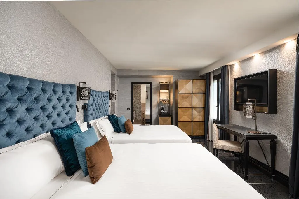QUADRUPLE TWO QUEEN BEDS PREMIUM Room, Vignette Collection The Venice Times Hotel By IHG, Venice