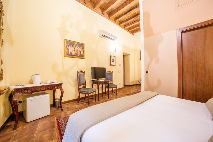 B&B Galileo 2000, Florence