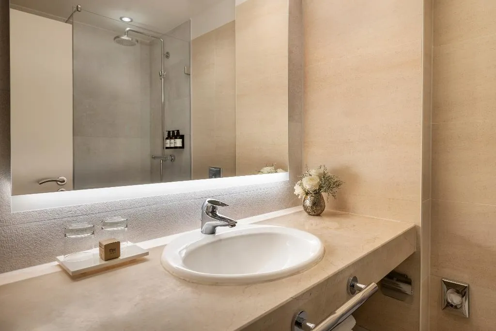 QUADRUPLE STANDARD Room, NH Amsterdam Leidseplein, Amsterdam