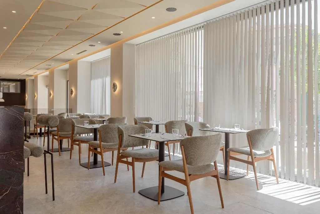 Restaurant, Nesean Plaza, Crete