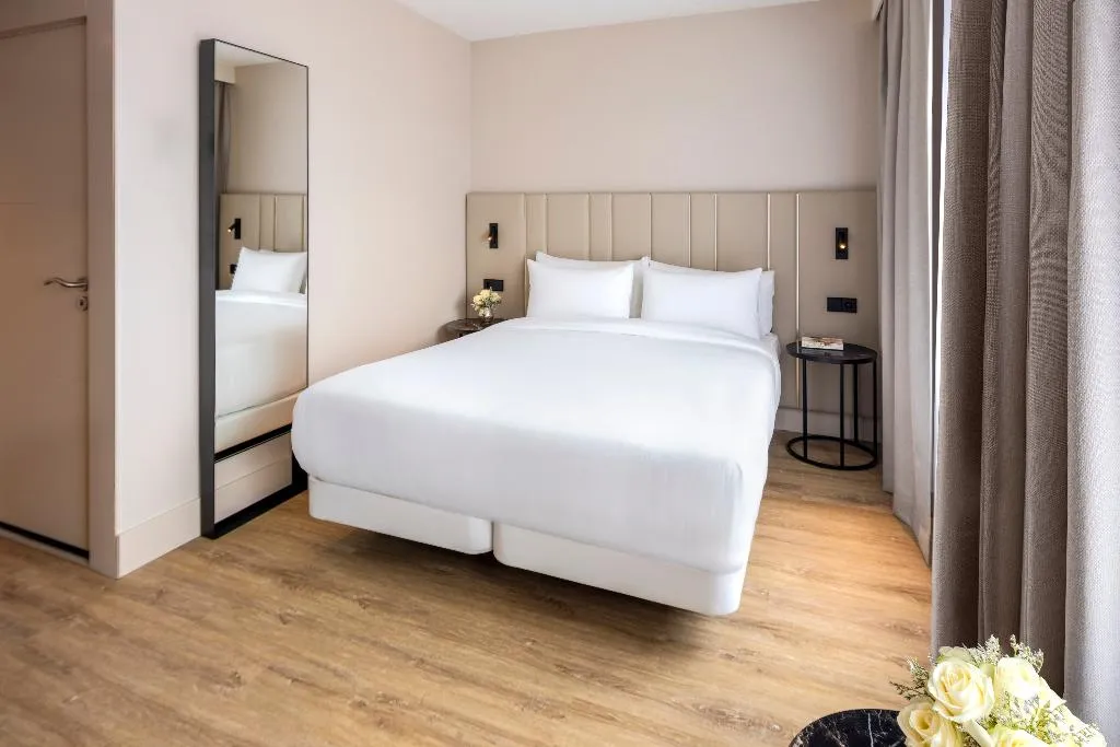 DOUBLE SUPERIOR Room, NH Amsterdam Leidseplein, Amsterdam