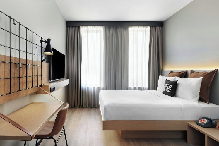 Moxy Alfragide Lisboa, Lisbon