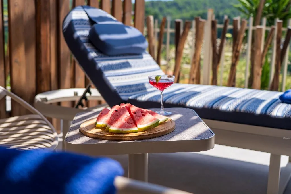 DOUBLE DELUXE ONE BED Room, Petra Nera, Skiathos