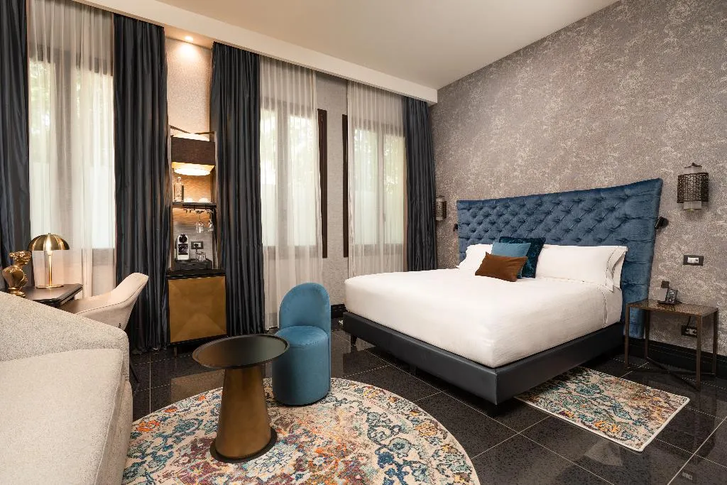 DOUBLE PREMIUM QUEEN BED Room, Vignette Collection The Venice Times Hotel By IHG, Venice