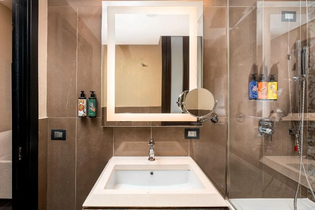 DOUBLE KING SIZE BED Room, Vignette Collection The Venice Times Hotel By IHG, Venice
