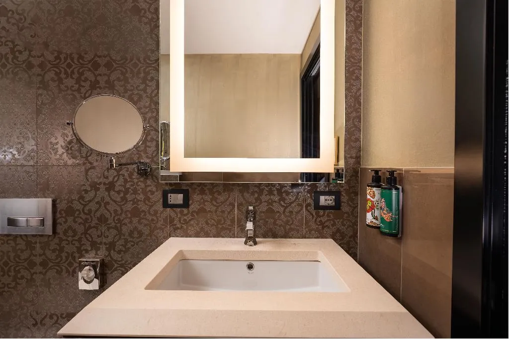 DOUBLE Accessible KING SIZE BED Room, Vignette Collection The Venice Times Hotel By IHG, Venice