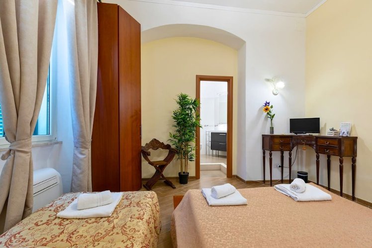 MICLAD B&B: Colosseum Guest House, Naples