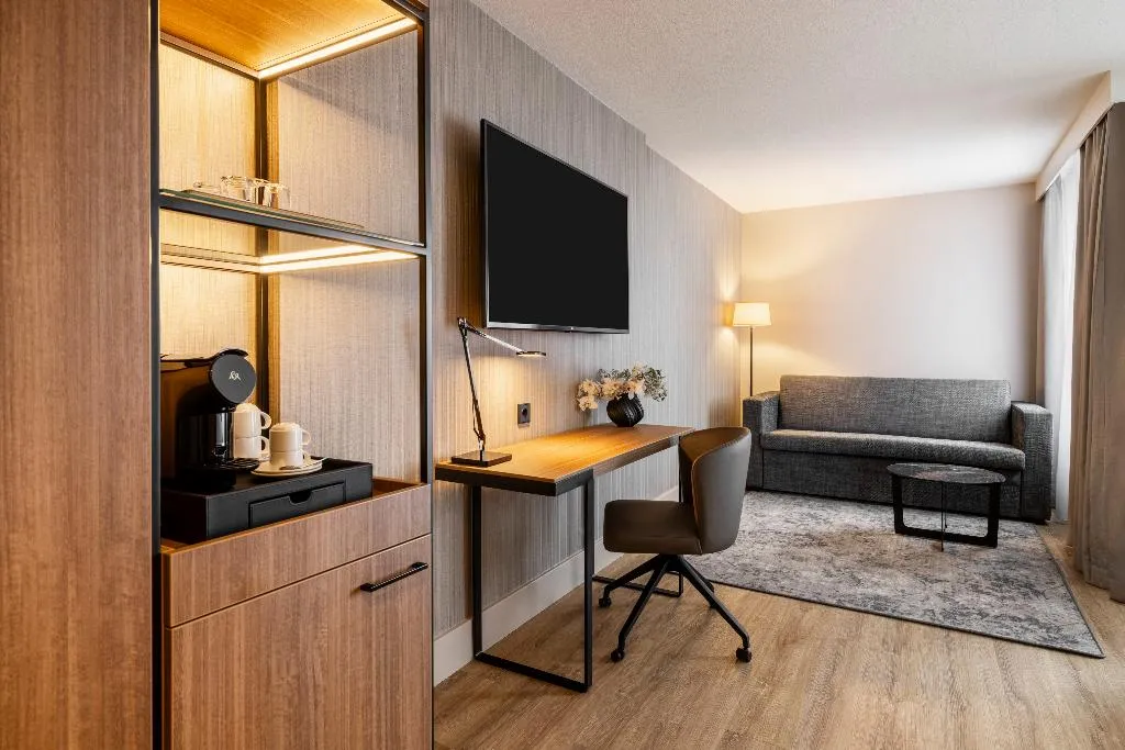 JUNIOR SUITE STANDARD Room, NH Amsterdam Leidseplein, Amsterdam