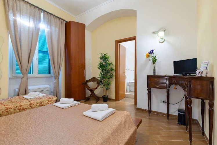 MICLAD B&B: Colosseum Guest House, Naples