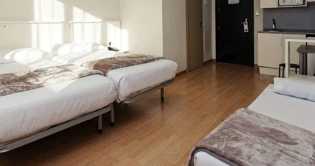 FAMILY ROOM CAPACITY 2 Room, Vertice Roomspace Madrid, Madrid