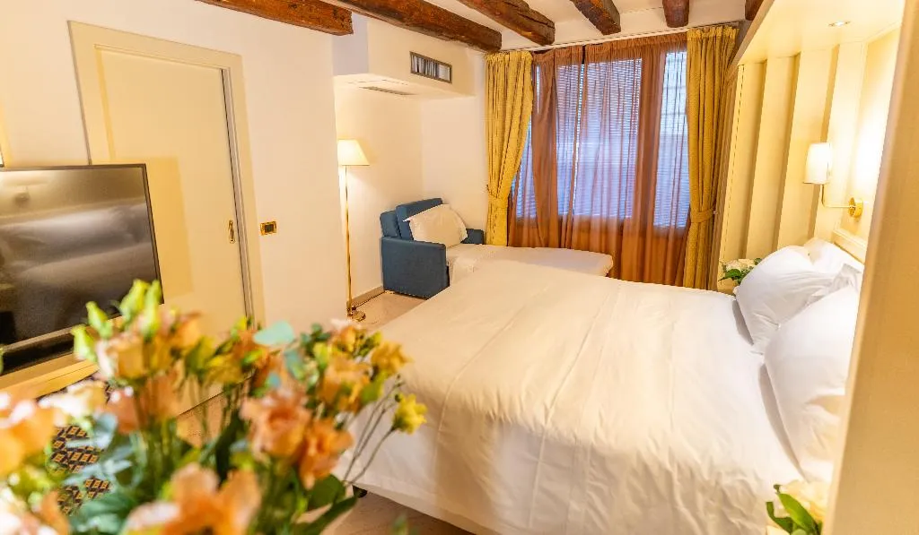 TRIPLE CLASSIC Room, Hotel Giudecca Venezia, Venice