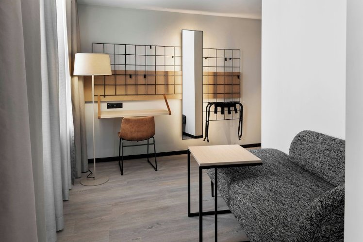 Moxy Alfragide Lisboa, Lisbon