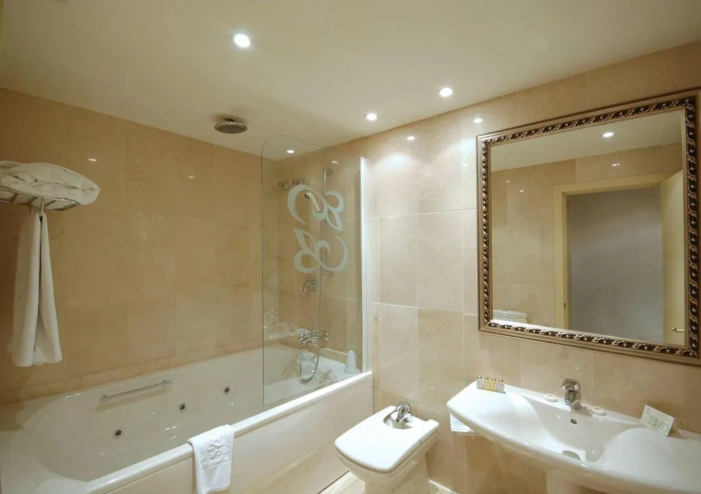 Room, Roger de Lluria, Barcelona