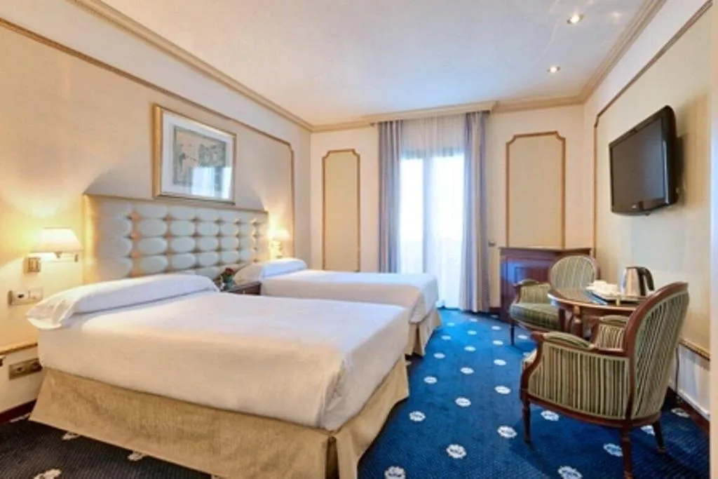 Room, Roger de Lluria, Barcelona