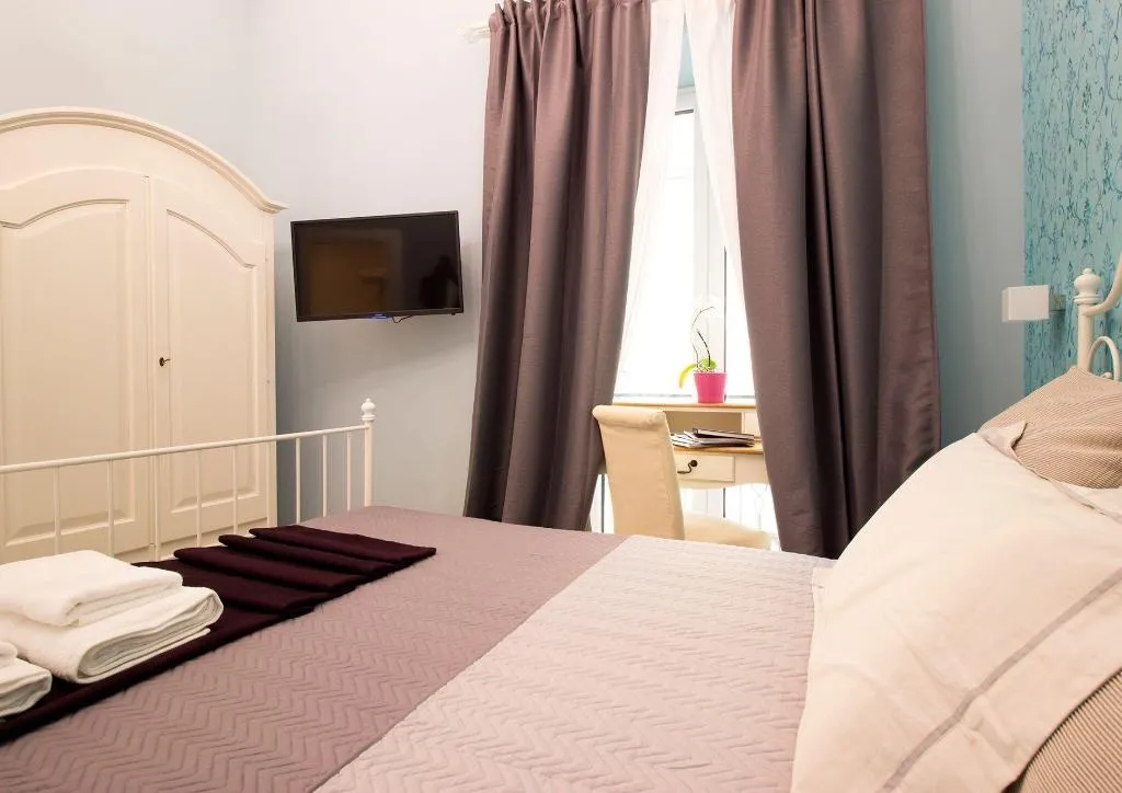 Room, Real Giardinetto A Toledo, Naples