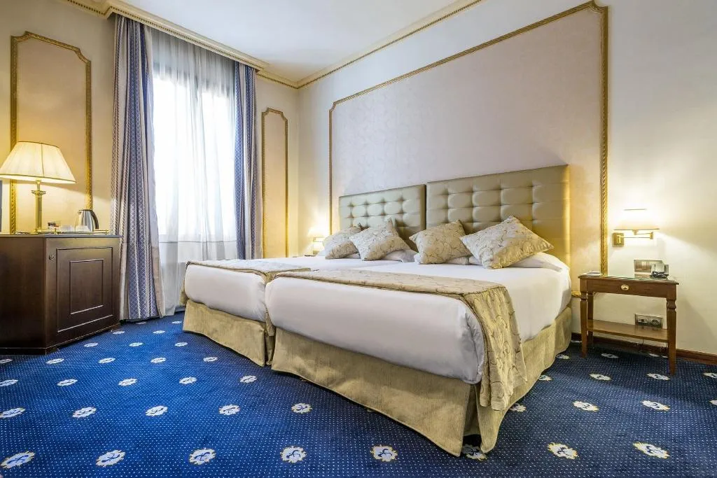 Room, Roger de Lluria, Barcelona