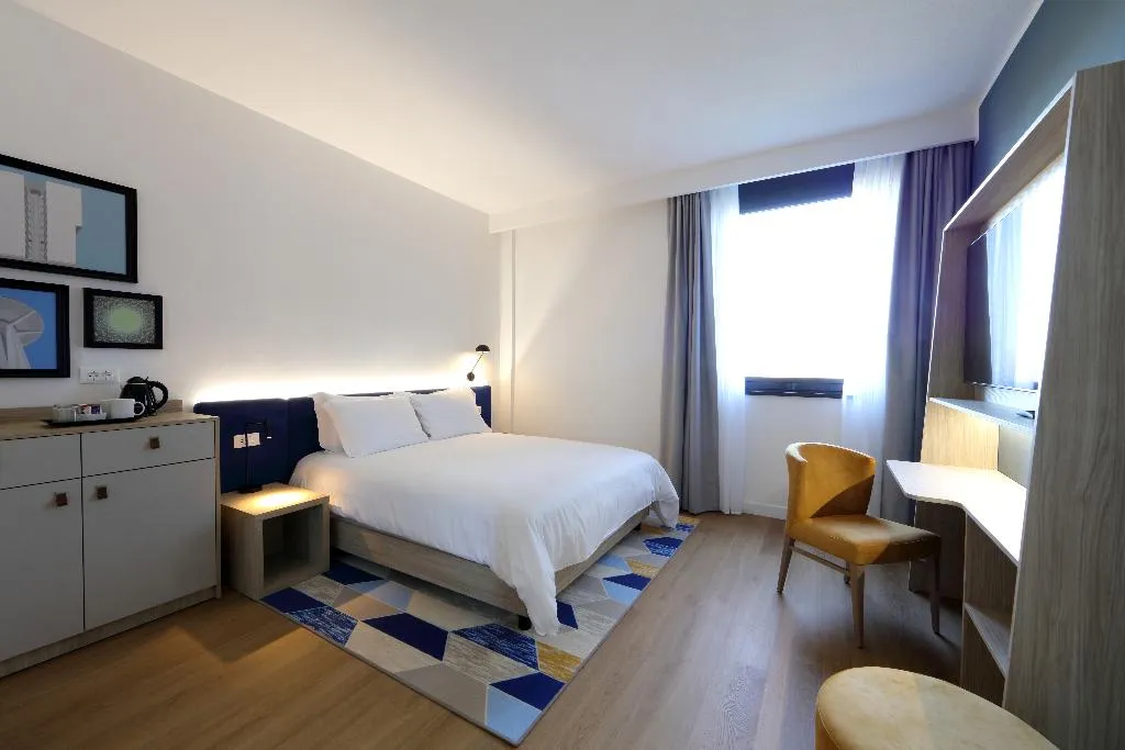 DOUBLE Accessible-Queen Size Bed Room, Hampton by Hilton Rome North Fiano Romano, Rome