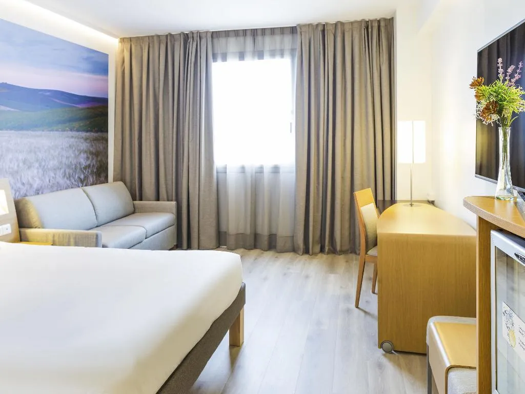 DOUBLE SUPERIOR Room, Novotel Sevilla, Seville