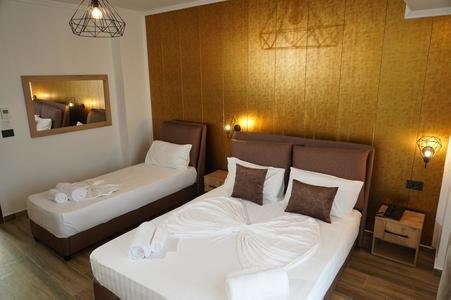Hotel Monaco & Garden, Kavaje