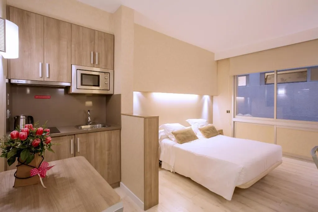 Room, Aparthotel Silver, Barcelona