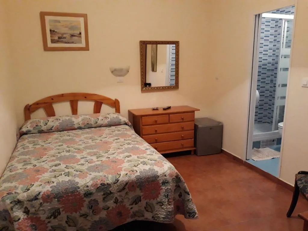 Room, Hostal Fuentesol, Madrid