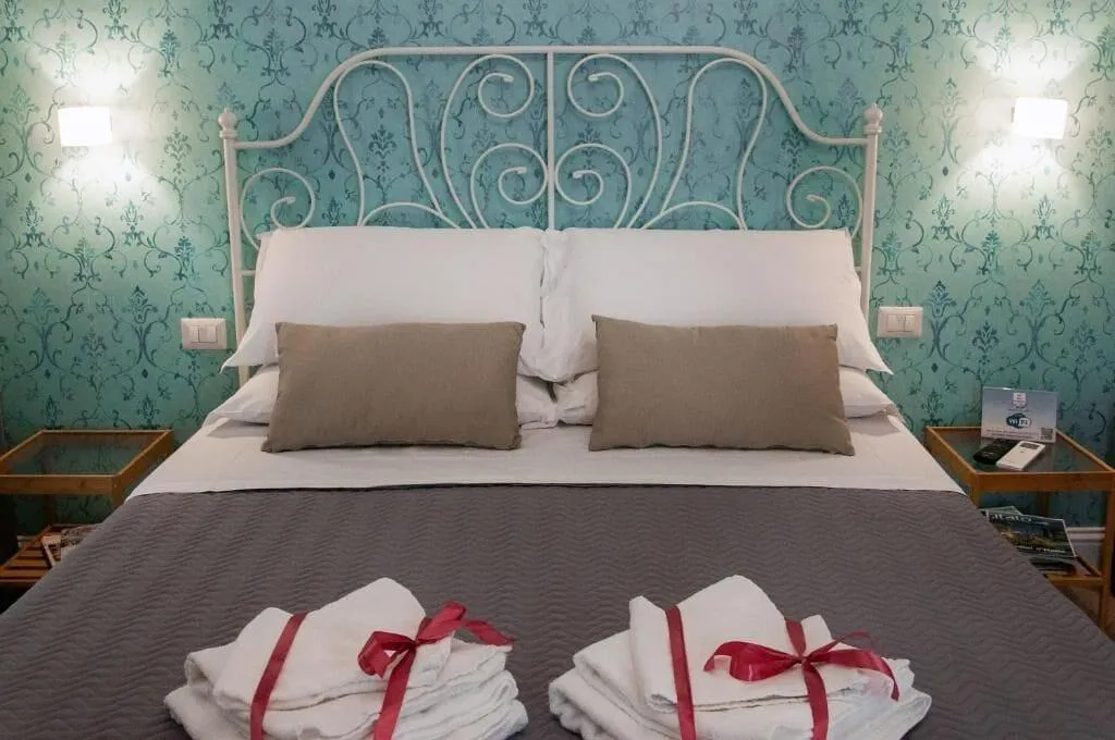 Room, Real Giardinetto A Toledo, Naples