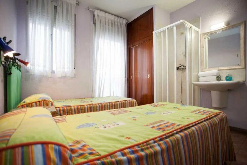 Room, Casa de huéspedes asturiana, Madrid