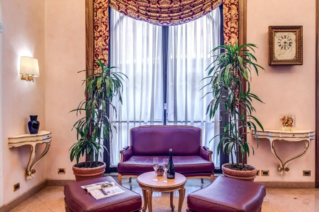 Lobby, Hotel Della Torre Argentina, Rome