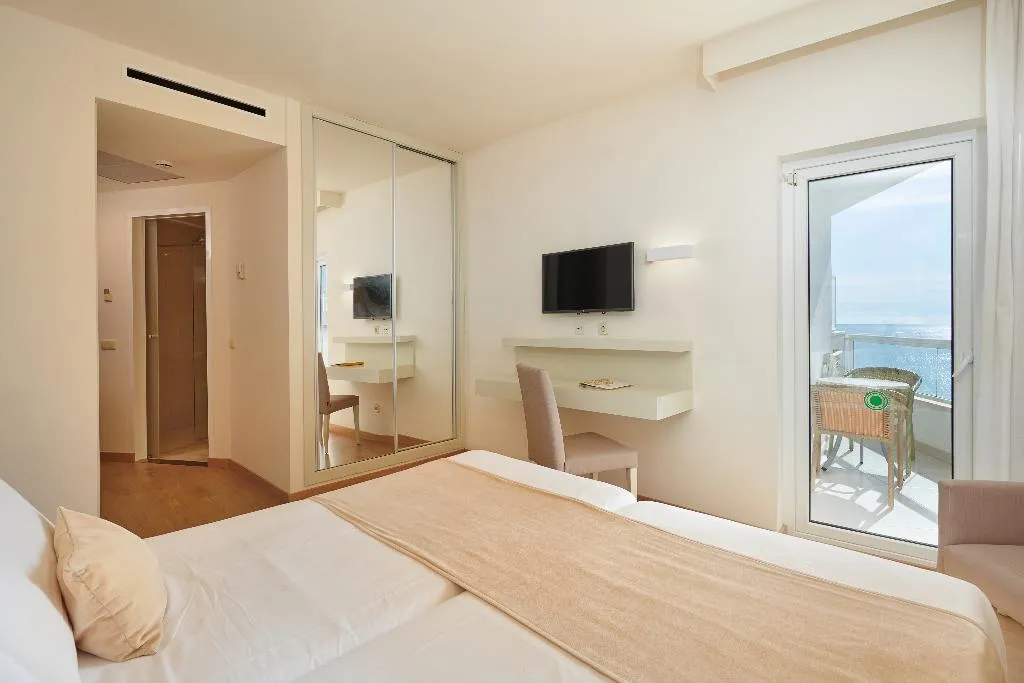 DOUBLE SINGLE USE WITH BALCONY Room, Hotel Sabina & Suite, Majorca