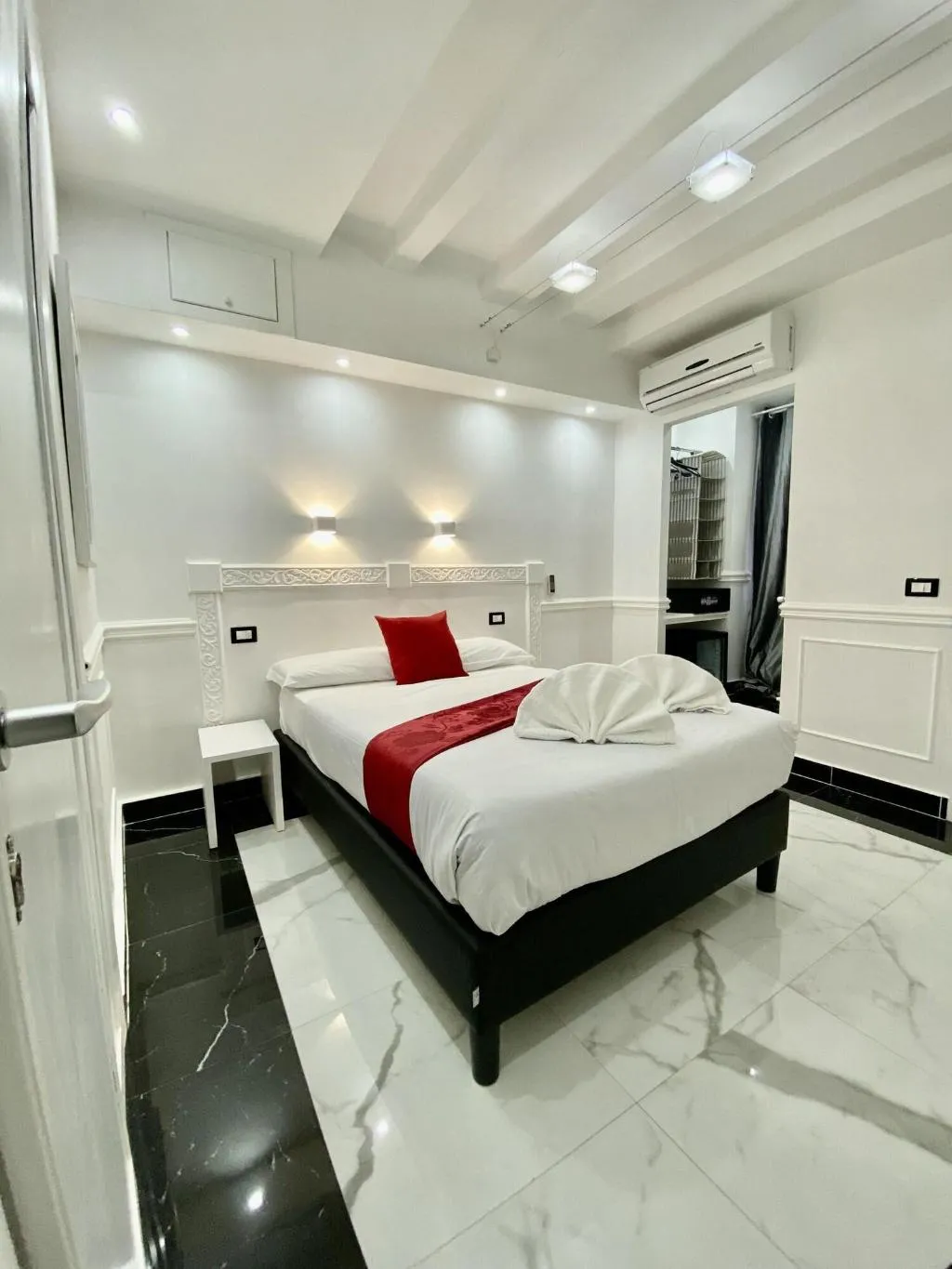 Room, Locanda Parlamento, Rome