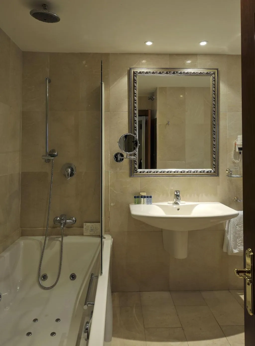 Room, Roger de Lluria, Barcelona