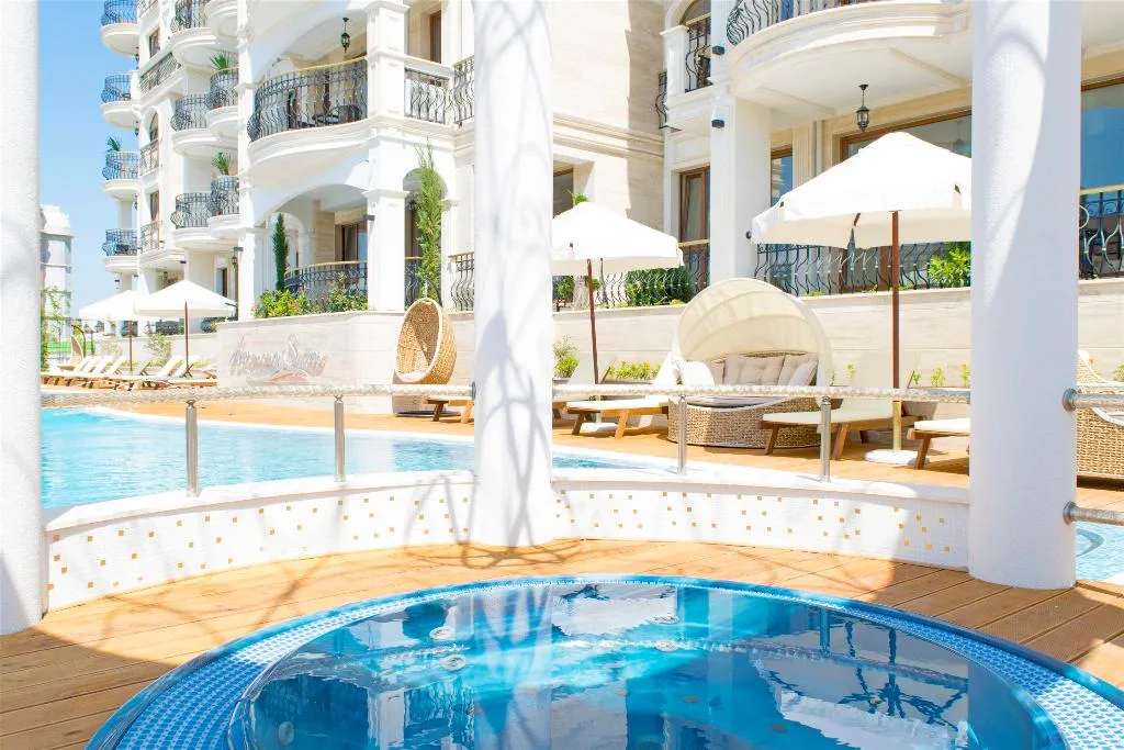 Pool, Harmony Suites 10, Bourgas
