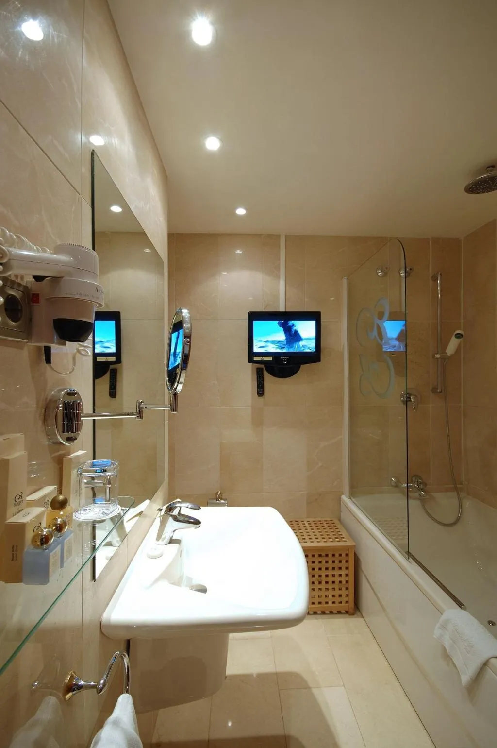 Room, Roger de Lluria, Barcelona