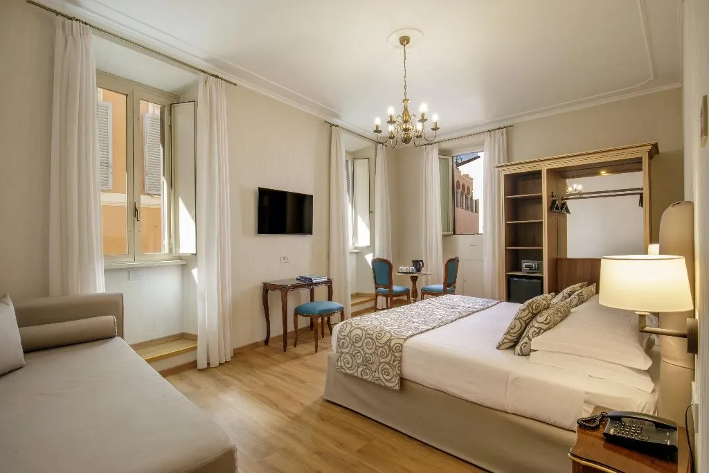 TRIPLE STANDARD Room, Hotel Della Torre Argentina, Rome