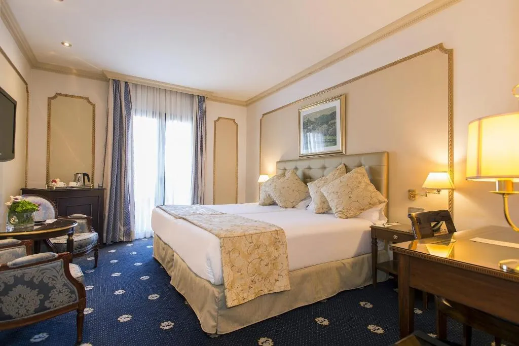 Room, Roger de Lluria, Barcelona