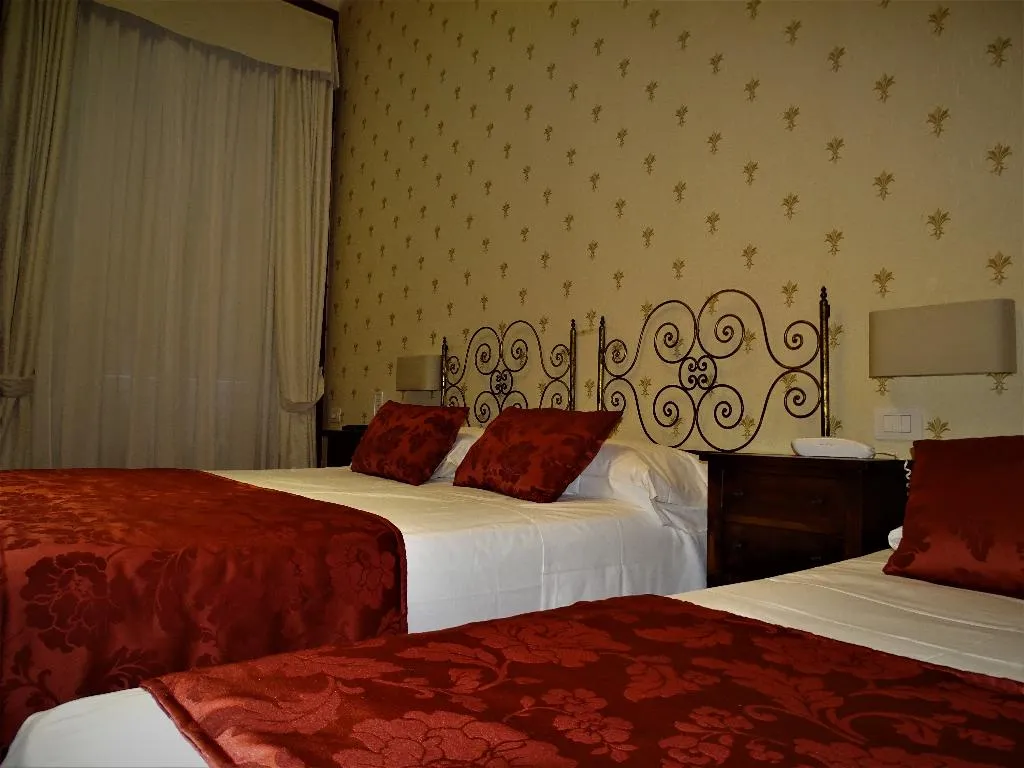 TRIPLE CLASSIC Room, Hotel Il Granduca, Florence