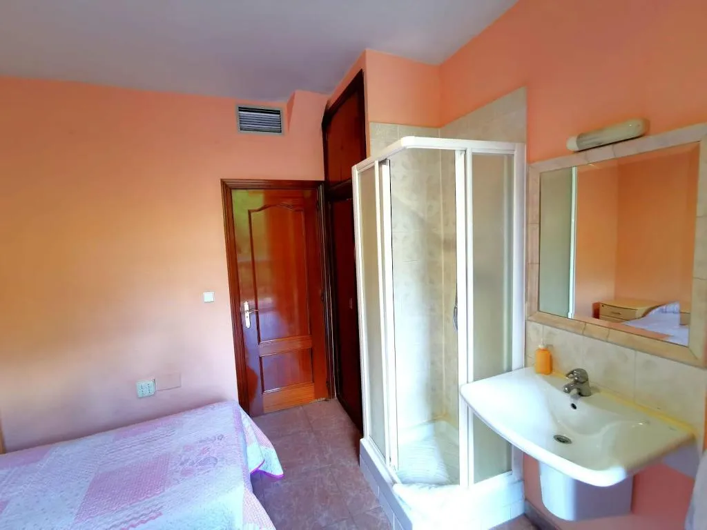 Room, Casa de huéspedes asturiana, Madrid