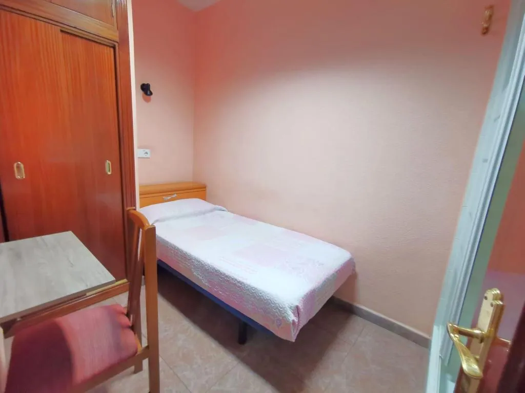 Room, Casa de huéspedes asturiana, Madrid