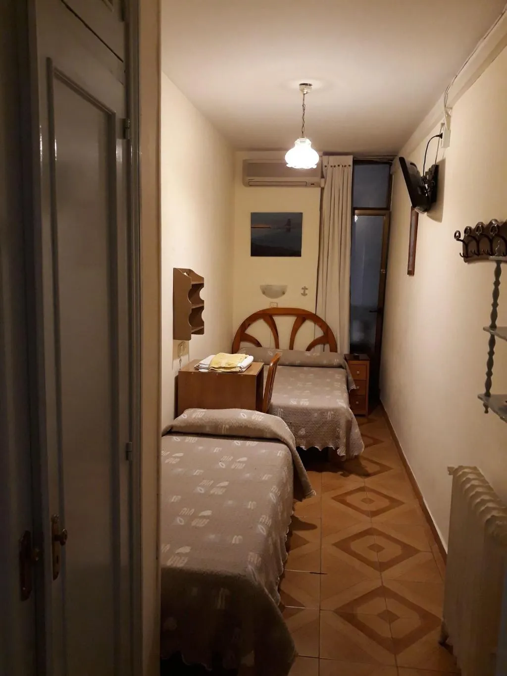 Room, Hostal Fuentesol, Madrid
