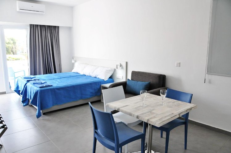 Kaos Htl, Cyprus