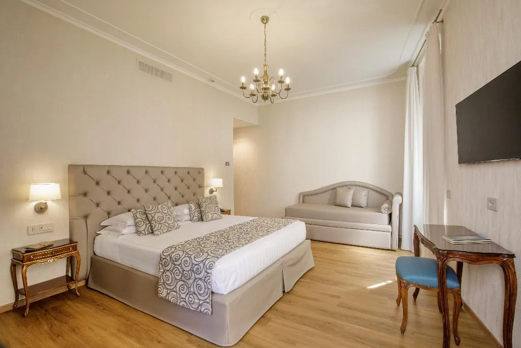 TRIPLE STANDARD Room, Hotel Della Torre Argentina, Rome