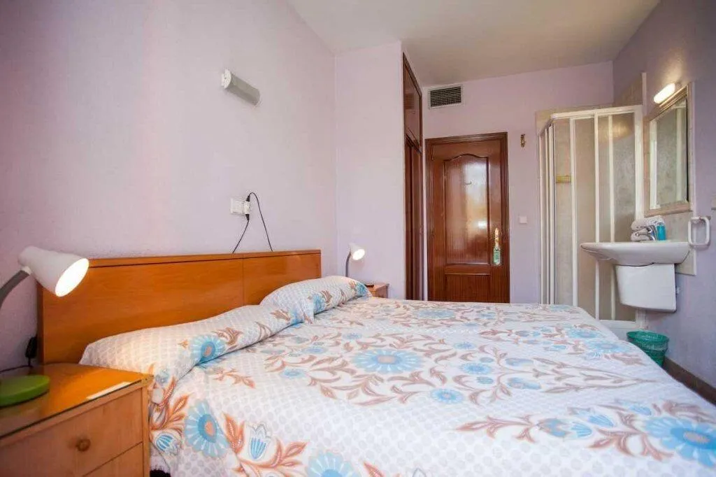 Room, Casa de huéspedes asturiana, Madrid
