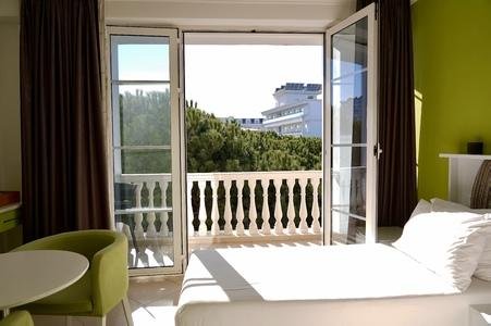 Monaco Hotel, Kavaje
