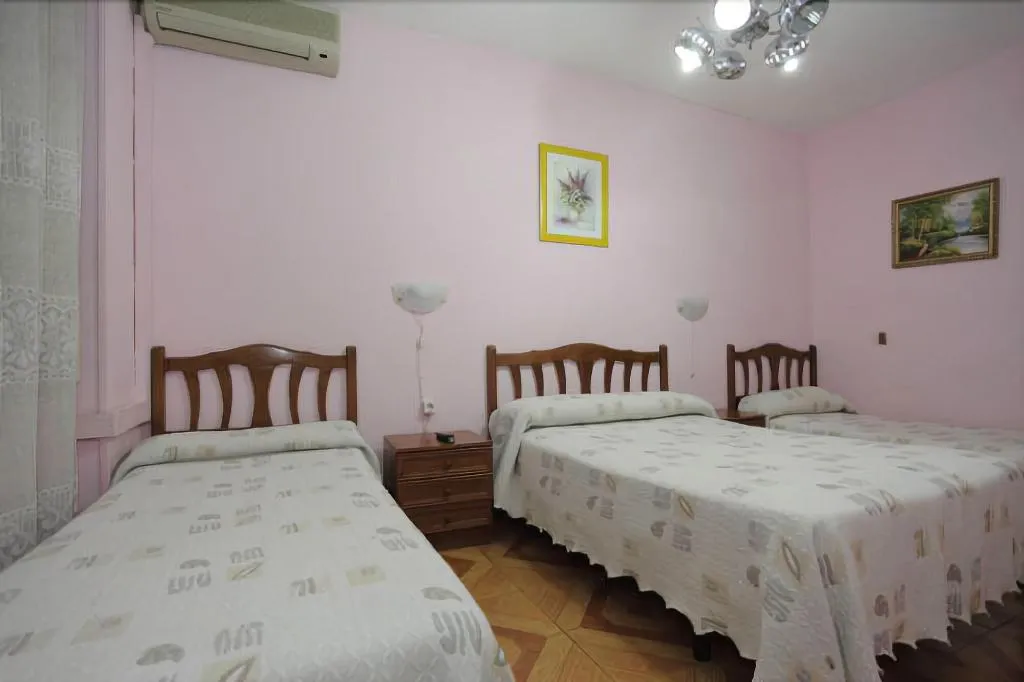 Room, Hostal Fuentesol, Madrid