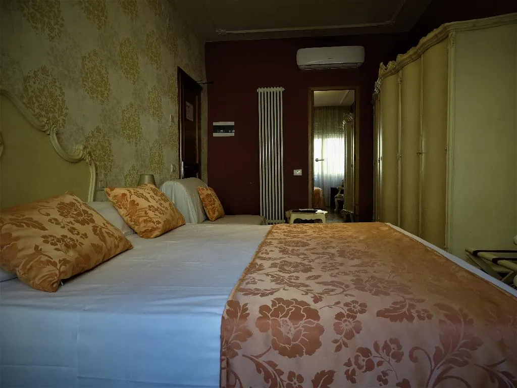 DOUBLE SUPERIOR Room, Hotel Il Granduca, Florence