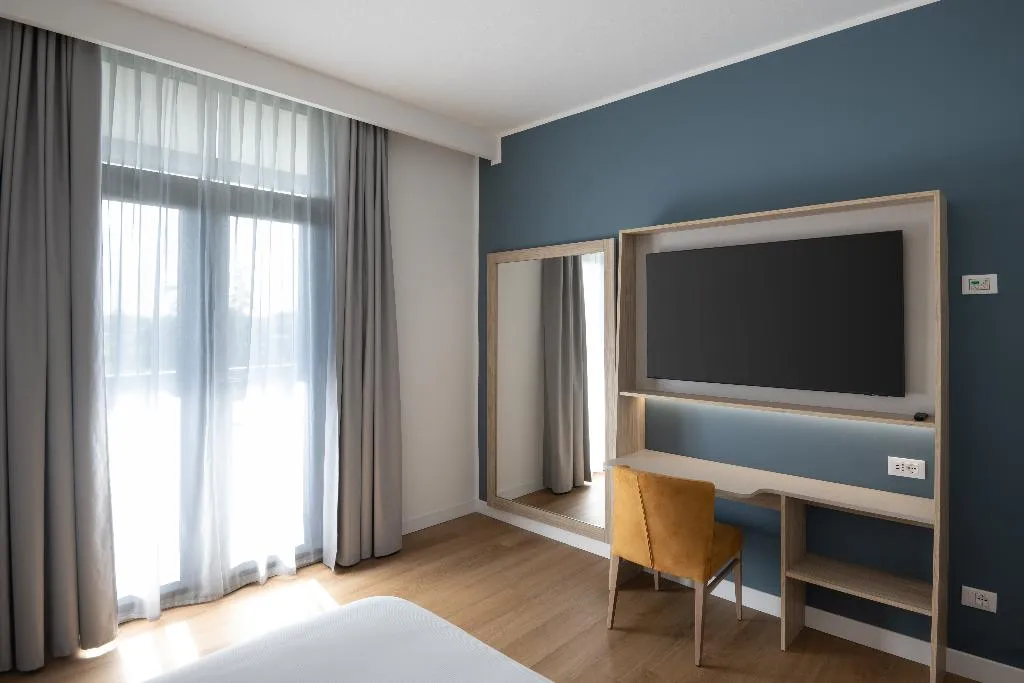 DOUBLE Accessible-Queen Size Bed Room, Hampton by Hilton Rome North Fiano Romano, Rome