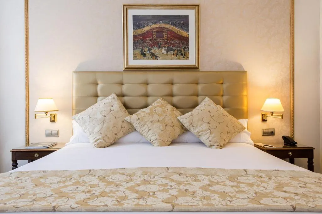 Room, Roger de Lluria, Barcelona