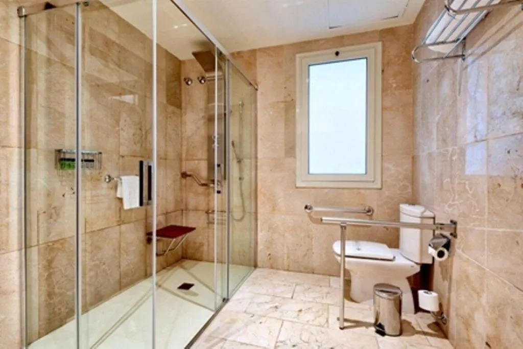 Room, Roger de Lluria, Barcelona